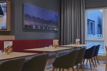 هتل Holiday Inn Express Cologne Troisdorf, An Ihg