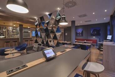 هتل Holiday Inn Express Cologne Troisdorf, An Ihg