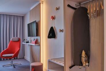 هتل Holiday Inn Express Cologne Troisdorf, An Ihg