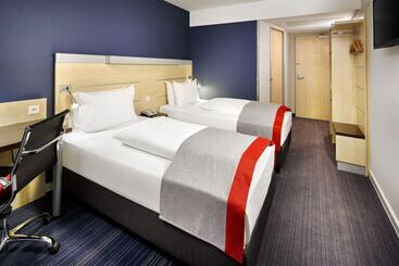 هتل Holiday Inn Express Düsseldorf   City North, An Ihg
