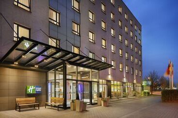 هتل Holiday Inn Express Düsseldorf   City North, An Ihg
