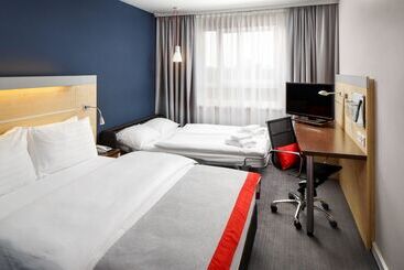 هتل Holiday Inn Express Düsseldorf   City North, An Ihg