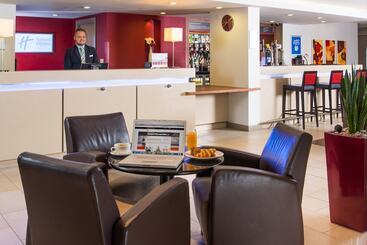 هتل Holiday Inn Express East Midlands Airport, An Ihg