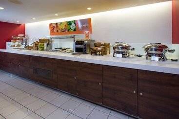 هتل Holiday Inn Express East Midlands Airport, An Ihg
