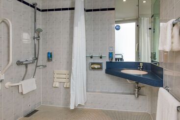 هتل Holiday Inn Express East Midlands Airport, An Ihg