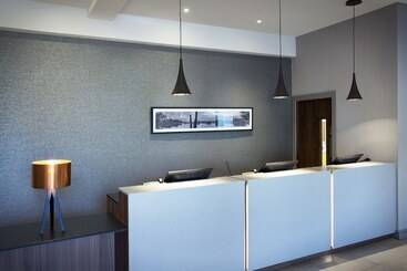 هتل Leonardo East Midland Airport