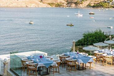Otel Lindos Royal Resort