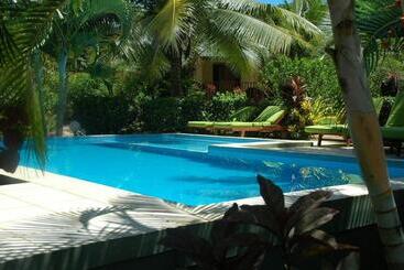 هتل Mangoes Resort