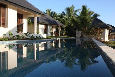 هتل Mangoes Resort