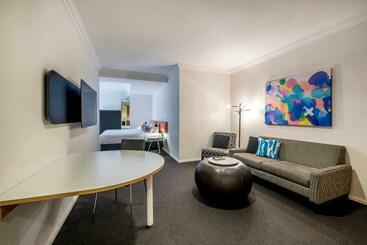 هتل Oaks Perth