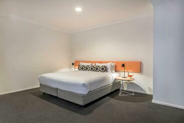 هتل Oaks Perth
