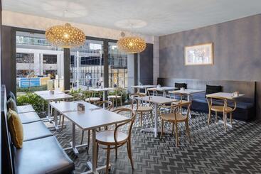 هتل Oaks Perth