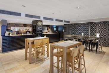 هتل Oaks Perth