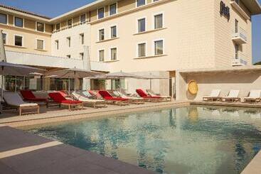 هتل Mercure Avignon Gare Tgv