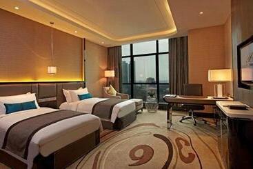 Pacific Regency Hotel Suites