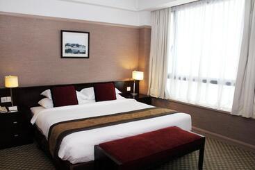 Pacific Regency Hotel Suites