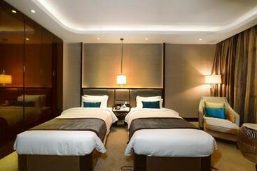 Pacific Regency Hotel Suites