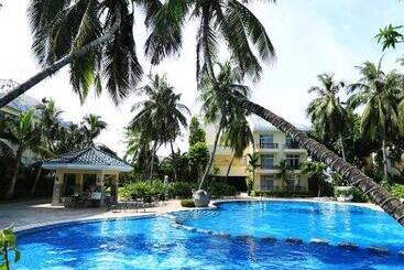 هتل Palm Beach Resort & Spa