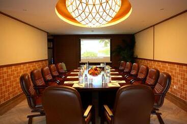 هتل Palm Beach Resort & Spa