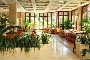 هتل Palm Beach Resort & Spa
