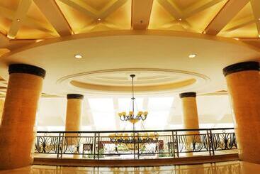 هتل Palm Beach Resort & Spa