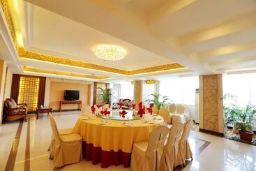 هتل Palm Beach Resort & Spa