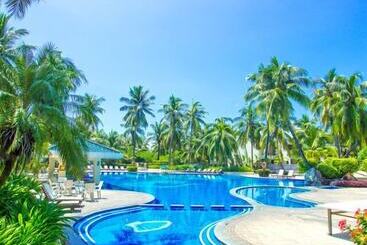 هتل Palm Beach Resort & Spa