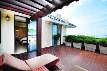 هتل Palm Beach Resort & Spa