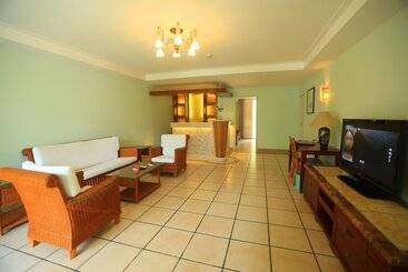 هتل Palm Beach Resort & Spa