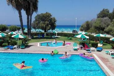 هتل Pylea Beach