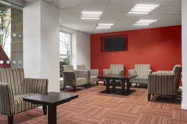 هتل Ramada London Stansted Airport