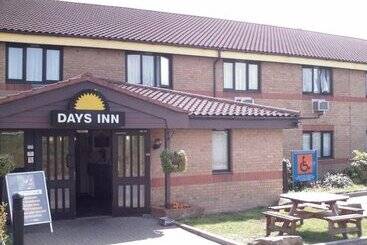 هتل Ramada London Stansted Airport