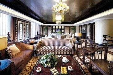 هتل Regal Palace