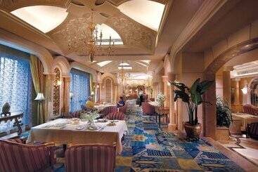 هتل Regal Palace