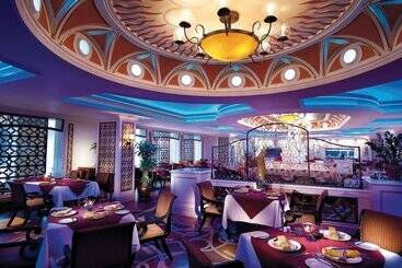 هتل Regal Palace