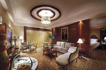 هتل Regal Palace