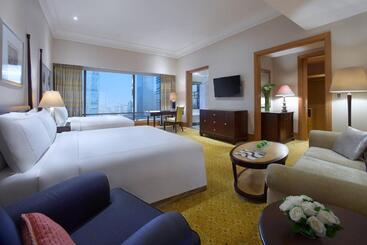 هتل The Ritzcarlton Jakarta, Mega Kuningan
