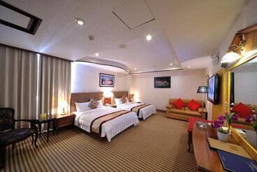 Wenpin Hotel   Pier 2