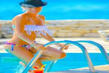 هتل Xenia Ouranoupolis