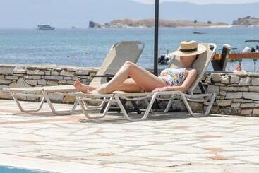 هتل Xenia Ouranoupolis