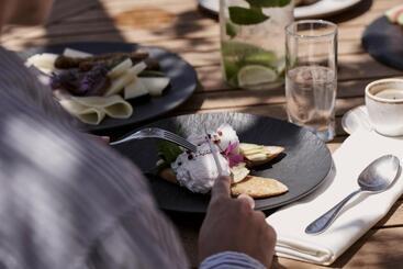 استراحتگاه Yria Island Boutique Hotel & Spa