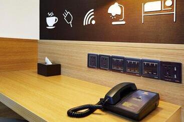 هتل 7 Days Premium Tongliao Train Station Branch