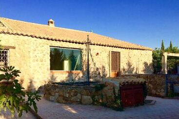تختخواب و صبحانه Casa Go'el