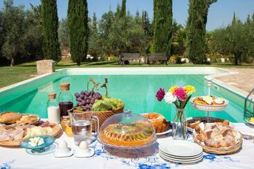 تختخواب و صبحانه Casa Go'el