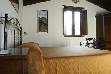 تختخواب و صبحانه Il Casale Delle Fragole