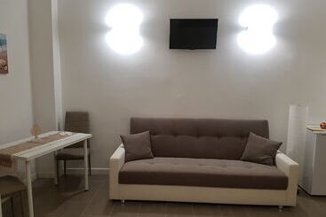 تختخواب و صبحانه Summer Rooms