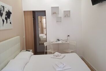 تختخواب و صبحانه Summer Rooms