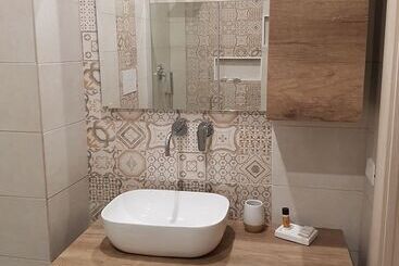 تختخواب و صبحانه Summer Rooms
