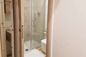 تختخواب و صبحانه Summer Rooms