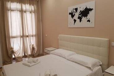 تختخواب و صبحانه Summer Rooms